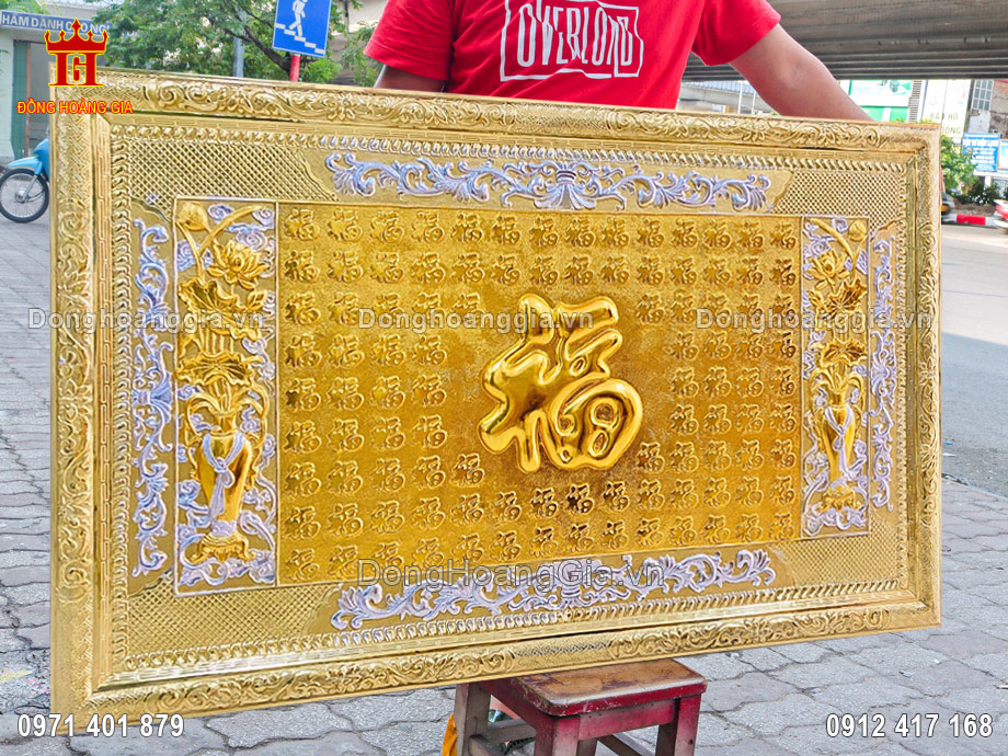 Bức tranh chữ bách phúc được chế tác thủ công truyền thống